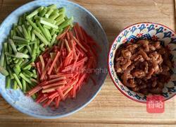 家常炒肉丝的做法图解1