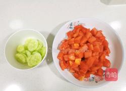 西红柿炒黄瓜的做法图解2