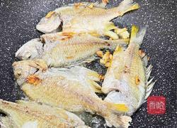 香煎黄脚腊的做法图解3