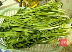 韭菜鸡蛋烫面包子的做法图解1