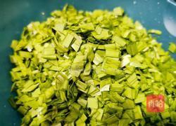 韭菜鸡蛋烫面包子的做法图解5