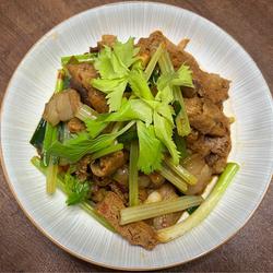 五花肉炒豆干的做法[图]