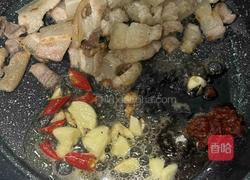 五花肉炒豆干的做法图解3