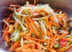 蒸萝卜丸子的做法图解1