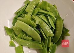荷兰豆炒腊肉的做法图解3