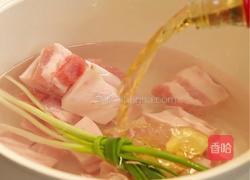 芋头炖五花肉的做法图解1