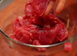 葱爆嫩牛肉的做法图解1