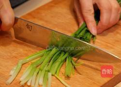 一口入魂！在家复刻鲜嫩多汁的姜葱烧鸡的做法图解2