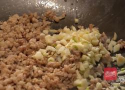 这道肉末豆腐抱蛋，鲜到舌头打卷！的做法图解2