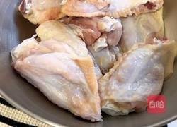 蒜香口蘑鸡翅的做法图解1