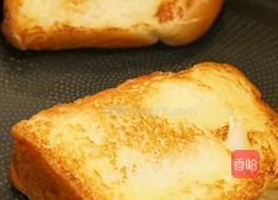 黑松露滑蛋香肠三明治的做法图解2