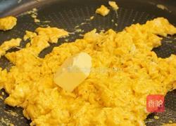 黑松露滑蛋香肠三明治的做法图解6