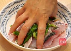 清蒸鲈鱼片的做法图解3