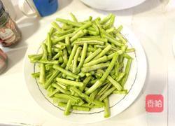 鱿鱼炒豆角的做法图解1