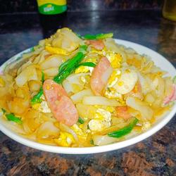 鸡蛋肉丸炒手工河粉的做法[图]