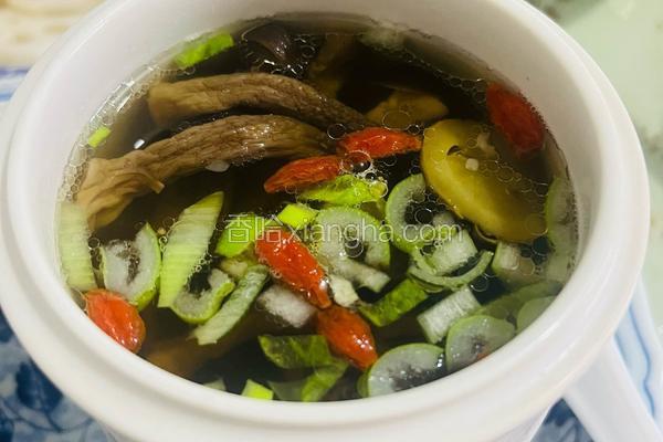 鹿茸菇排骨蒸盅