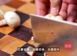 西班牙蒜香火腿蘑菇的做法图解1