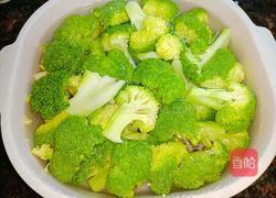 虾仁西兰花的做法图解1