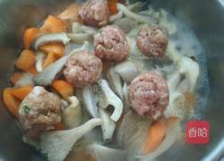 胡萝卜平菇炖肉丸的做法图解7