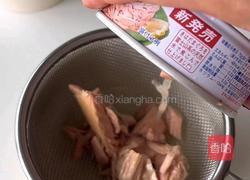 金枪鱼生菜拌饭的做法图解1