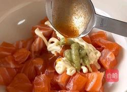 三文鱼牛油果拌饭的做法图解2