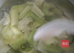 西芹彩椒炒鲜鱿的做法图解4