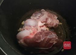 玉米胡萝卜筒骨汤的做法图解2