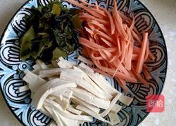 裙带菜豆腐汤的做法图解3