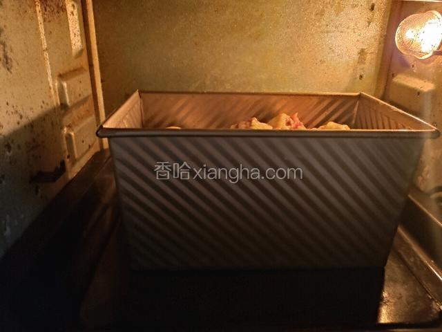 放入预热好的烤箱上火180°下火165°20分钟中途上色满意后盖上锡纸