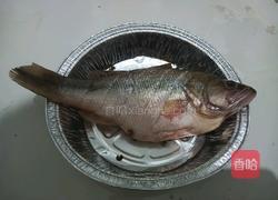 蒸清鲈鱼的做法图解2