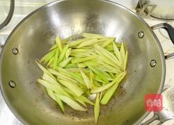 虾仁炒西芹的做法图解4