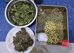 自制花露水的做法图解1