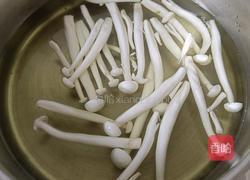 翡翠香芹拌海鲜菇的做法图解4