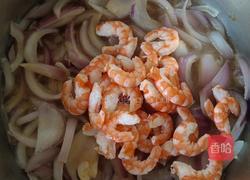 洋葱虾仁凉拌荞麦面的做法图解5