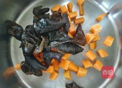 椰香藜麦板栗芡实什蔬煲的做法图解2