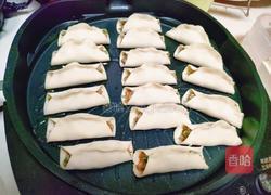 香葱鲜肉锅贴的做法图解6