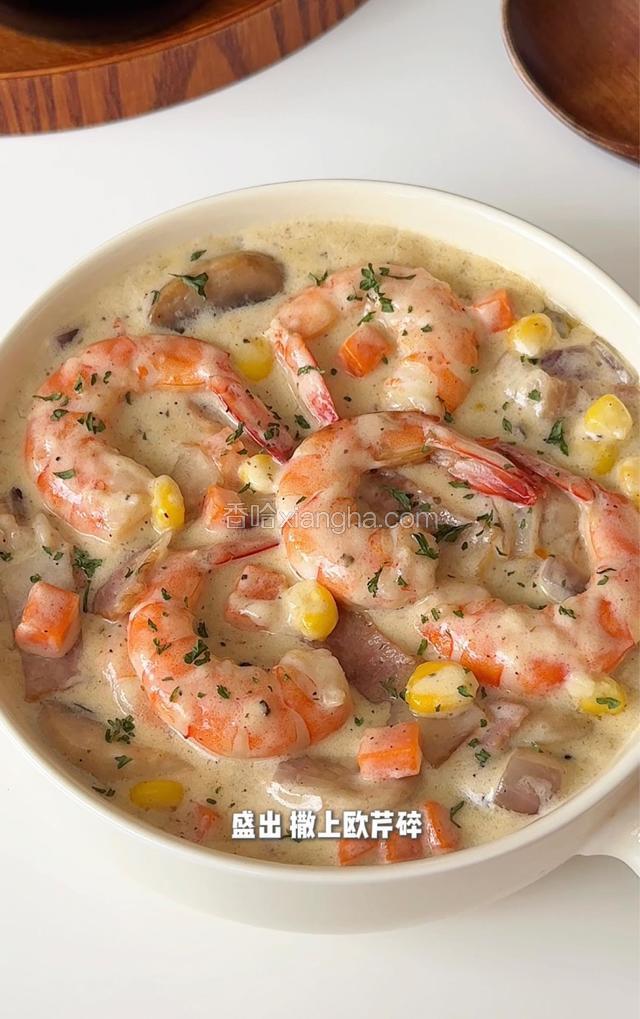 盛出撒上欧芹碎