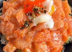牛油果三文鱼拌饭