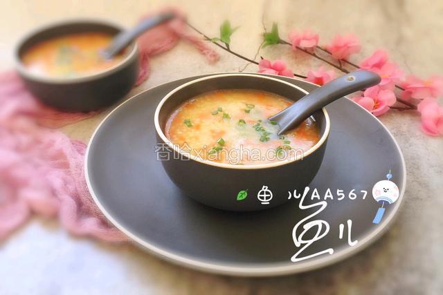 盛入碗中，撒葱食用