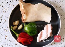 杏鲍菇炒肉片的做法图解1