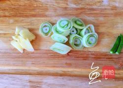 土豆炖鸡翅的做法图解2