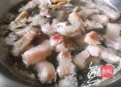 五花肉焖莲藕的做法图解1