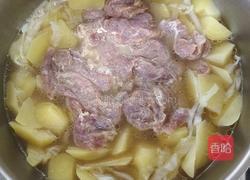 减脂餐土豆炖肉荞麦面 的做法图解6