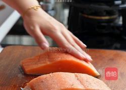 黑松露蒜香三文鱼的做法图解2