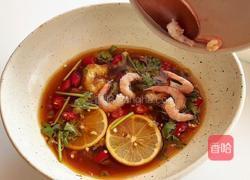 加拿大北极虾百香果凉面的做法图解3