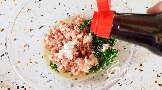 倒入生抽