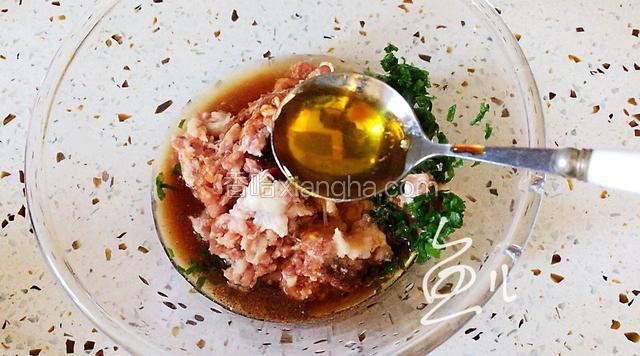 放入食用油
