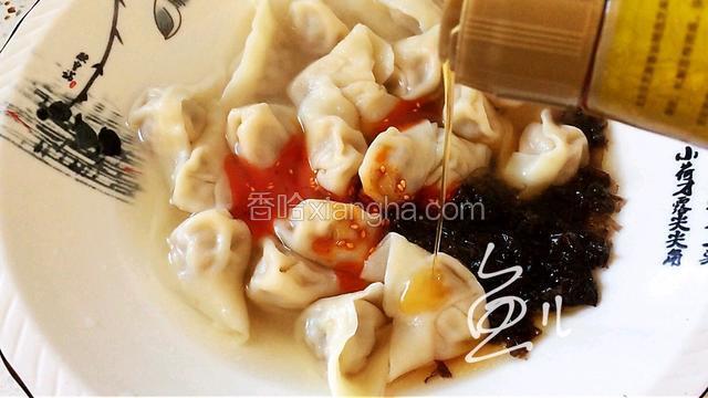 放入芝麻油