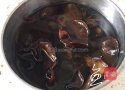 芹菜炒木耳的做法图解2