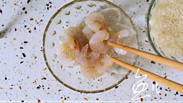 搅拌均匀，腌制片刻